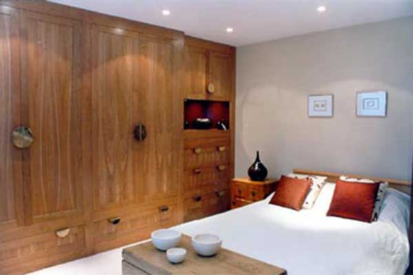 Fitted bedroom units in American Cherry and veneers
