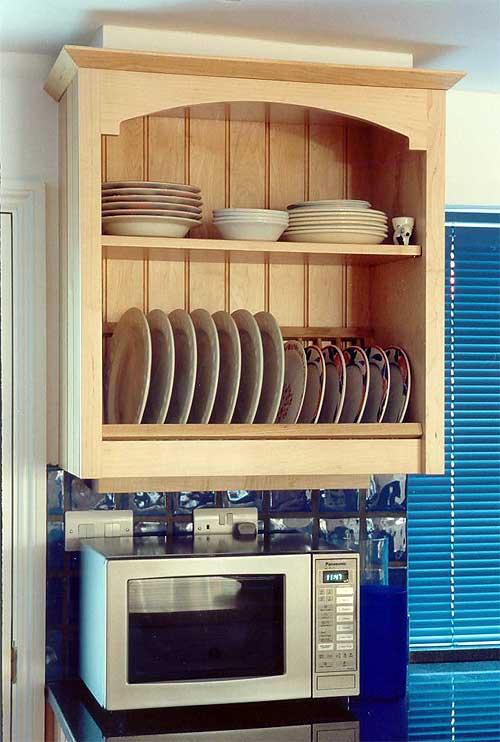 Open-fronted plate storage wall unit